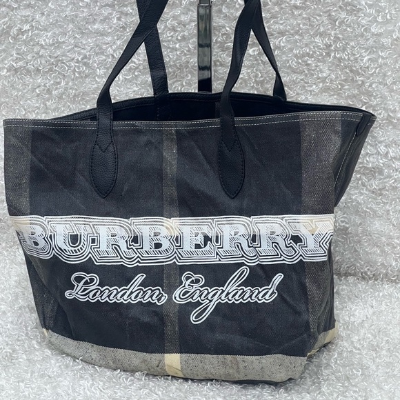 Burberry Reversible Doddle Tote Bag - Picture 1 of 16